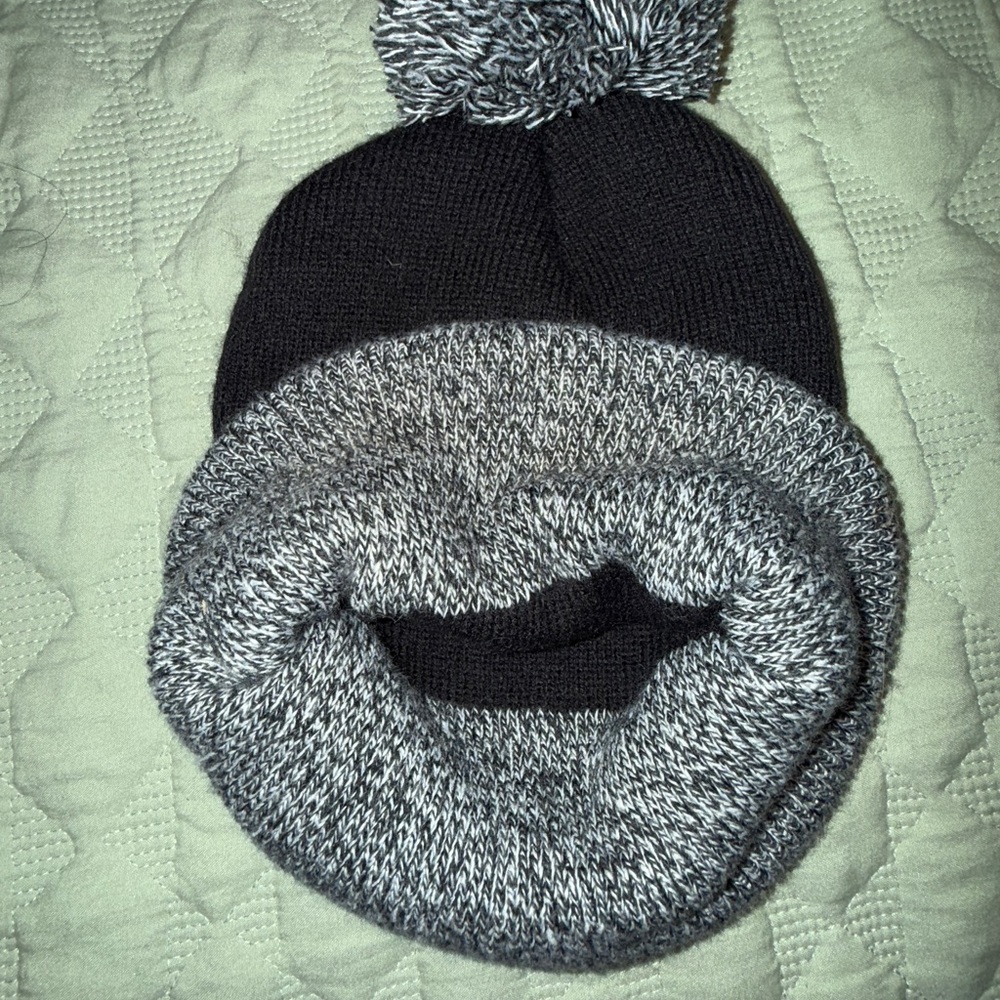Carhartt Gray Knit Hat with Pom - Picture 2 of 5